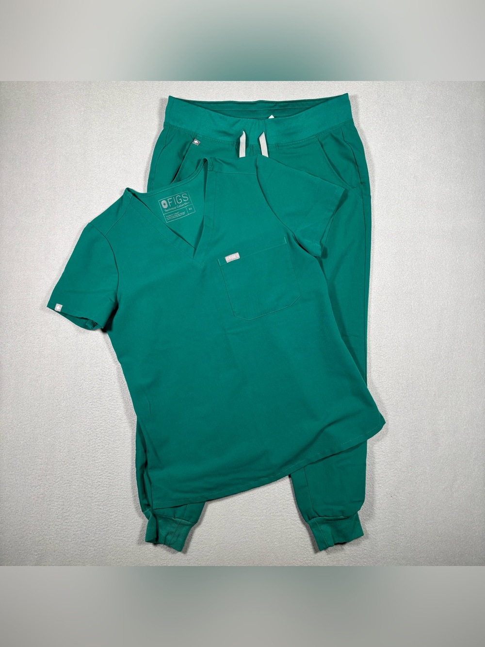 FIGS 2 Piece Scrub Set Catarina Top (XS) & Zamora Jogger Pants (S/P) Green